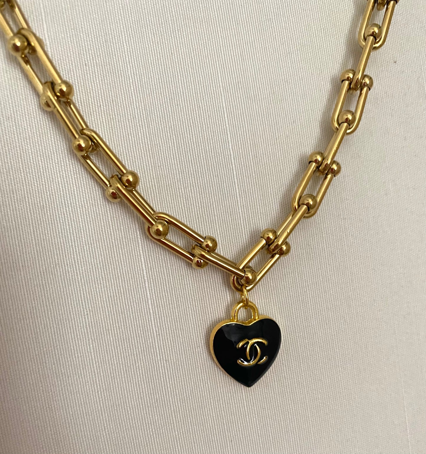 The Stirrup Chanel Necklace (black)